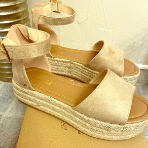 Wrapped Flatform Sandal